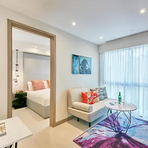 5* Aparthotel Oakwood Studios